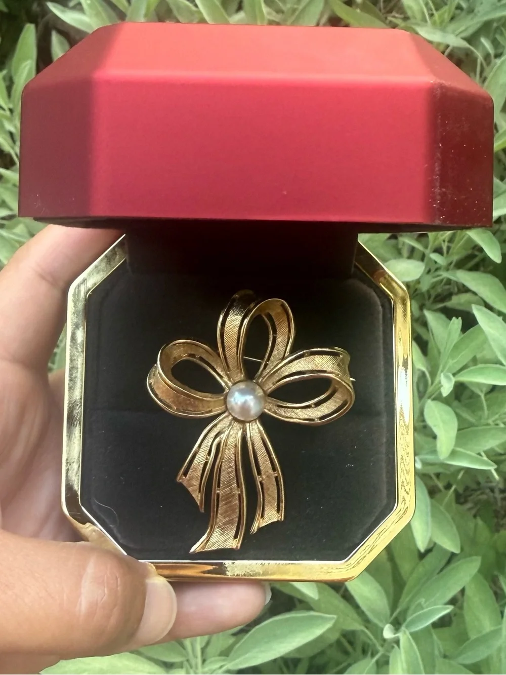 VTG 1960’s crown trifari brooch
